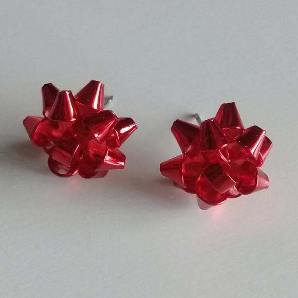 Jewelry - Metal bow red earring studs